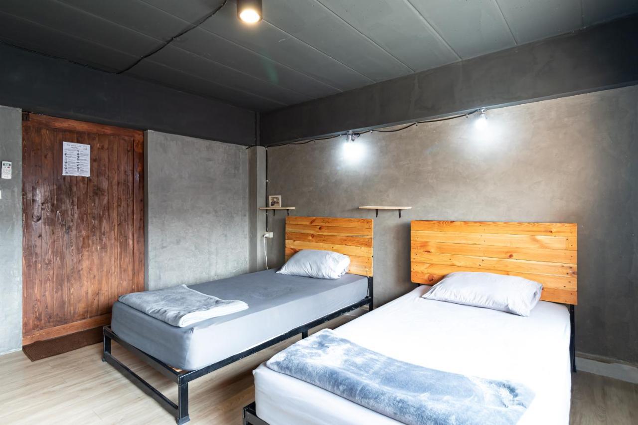 The Beds Ever Hostel (Adults Only) Banguecoque Exterior foto