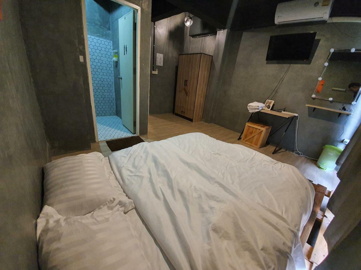 The Beds Ever Hostel (Adults Only) Banguecoque Exterior foto
